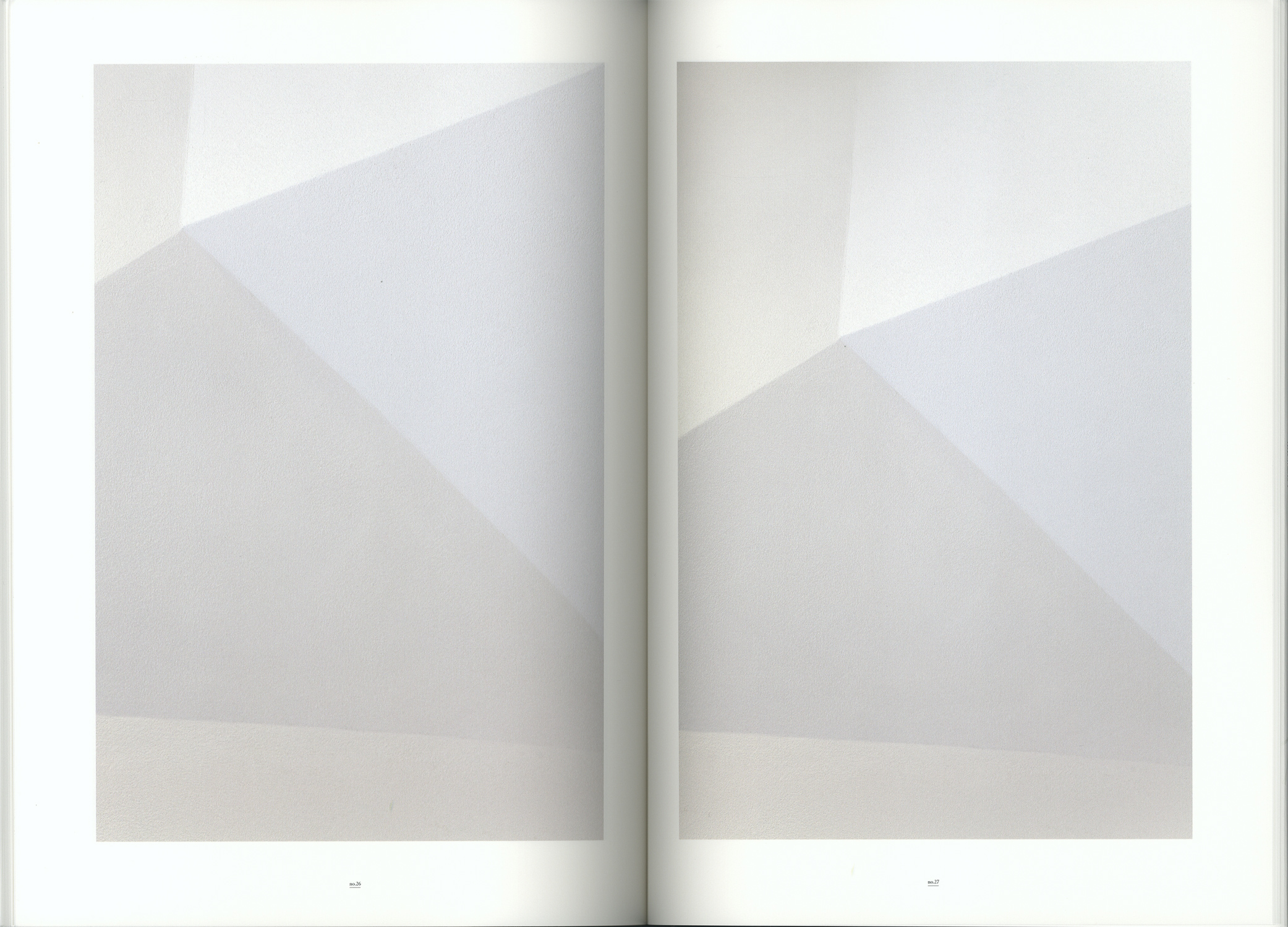 Right Angle　white next to white［image5］